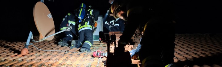 Kaminbrand: Ausbreitung konnte gerade noch verhindert werden Kaminbrand: Ausbreitung konnte gerade noch verhindert werden