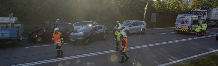 Unfall mit 5 Fahrzeugen auf B37