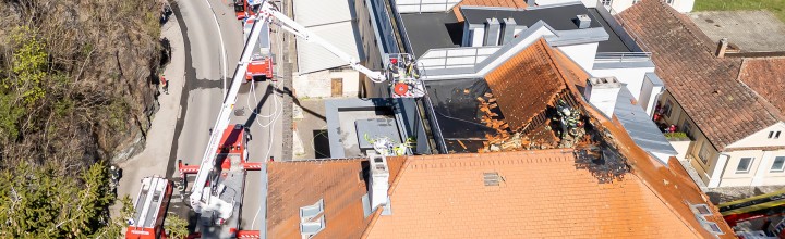 Einsatzunterstützung: Dachstuhlbrand in Krems-Rehberg