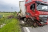 Lkw-Unfall durch medizinischen Notfall - Aufwendige Bergungsarbeiten