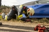 Pkw steckt nach Unfall unter der Leitschiene