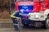 Fahrzeuglenkerin weicht umgestürzten Baum aus und rutscht von der Fahrbahn