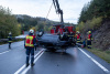 Pkw überschlägt sich auf der B37 und landet am Dach liegend auf der Straße