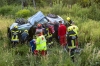 Person nach Fahrzeugüberschlag auf der B37 im Pkw eingeschlossen