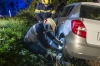 Pkw kommt in einer Serpentine der L73 von der Straße ab und landet am Dach