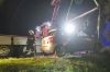 Pkw kommt in einer Serpentine der L73 von der Straße ab und landet am Dach